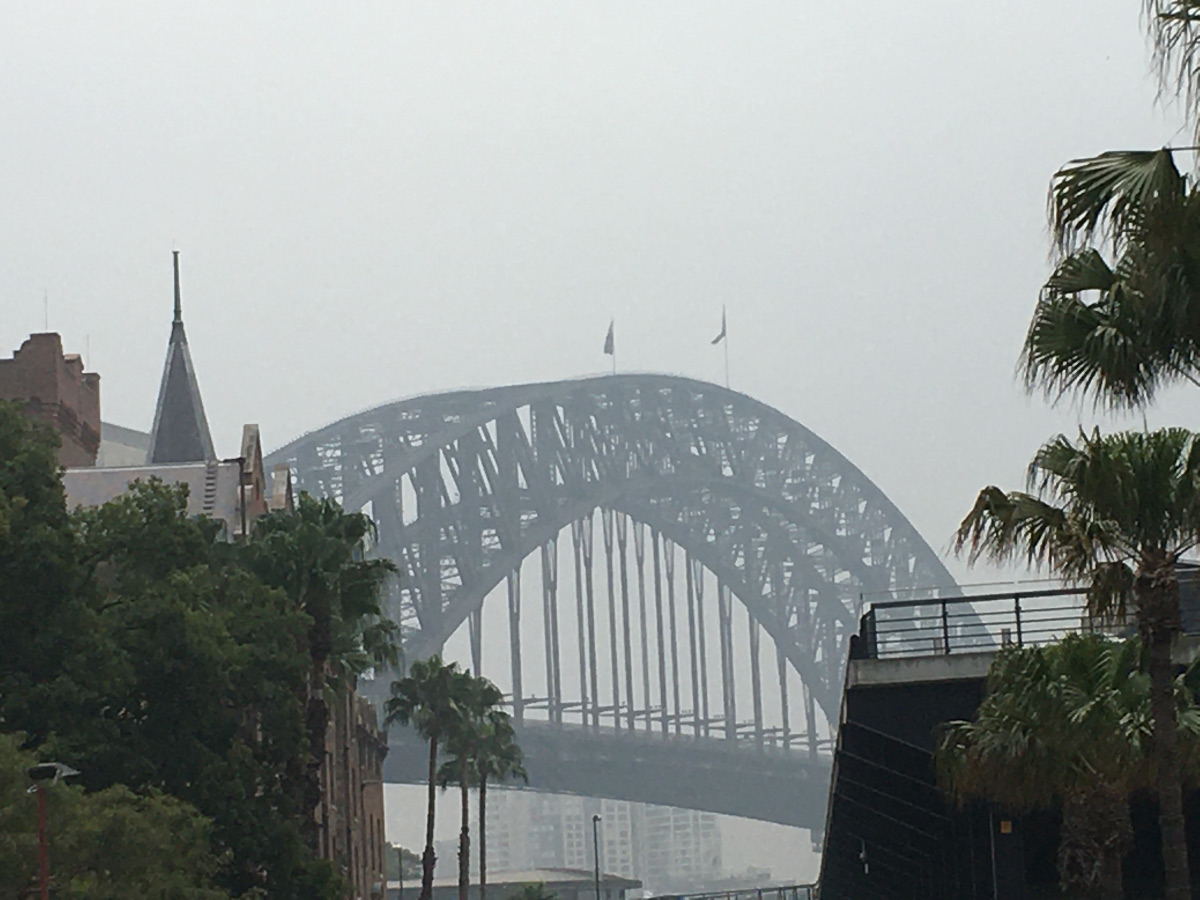 Sydney Harbour Bridge Smoke Haze due to bushfires, 8 January 2020