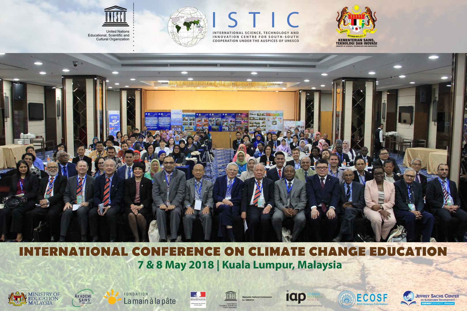 Group photo of officials, speakers and participants